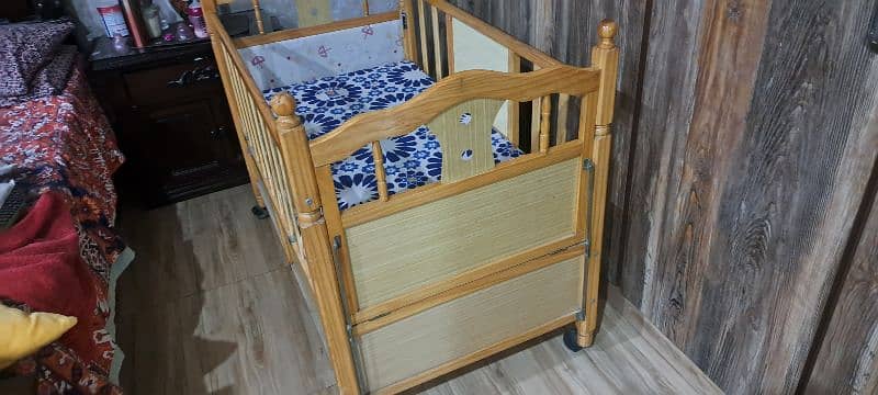 baby cot available for kid condition Good 5