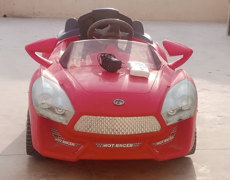 Battery car for kids in excellent condition with battery 1