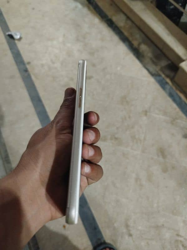 Oppo F1s 8 / 10 Condition 4