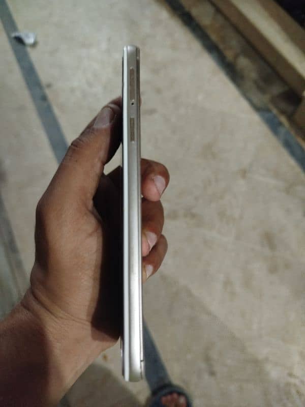 Oppo F1s 8 / 10 Condition 6