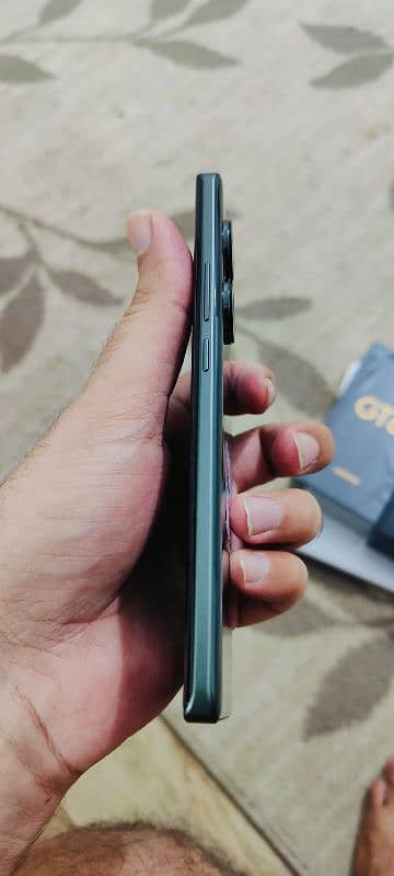 Realme GT 6  16/512 2