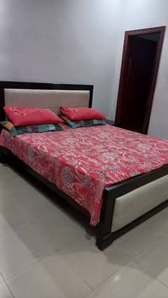 queen bed + side tables + dressing table