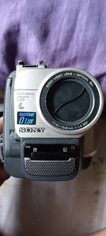 Sony handycam ccd trv85 2