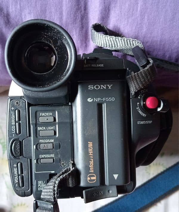 Sony handycam ccd trv85 6