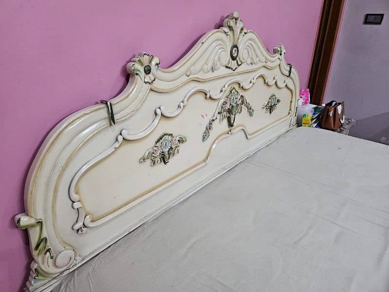 king sized bed, good quality wood 3