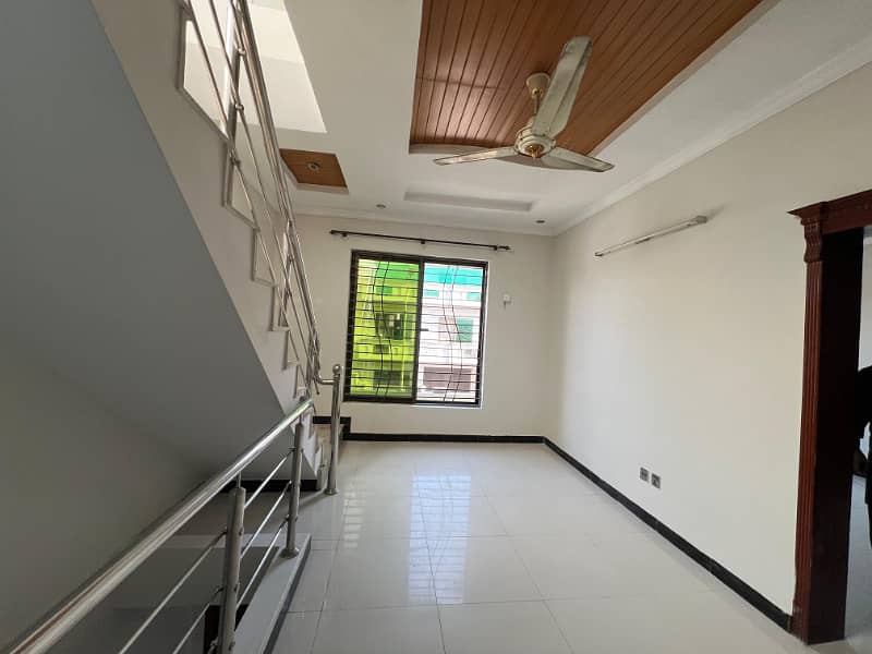 4 Marla New house Available on rent In G-13/4 10