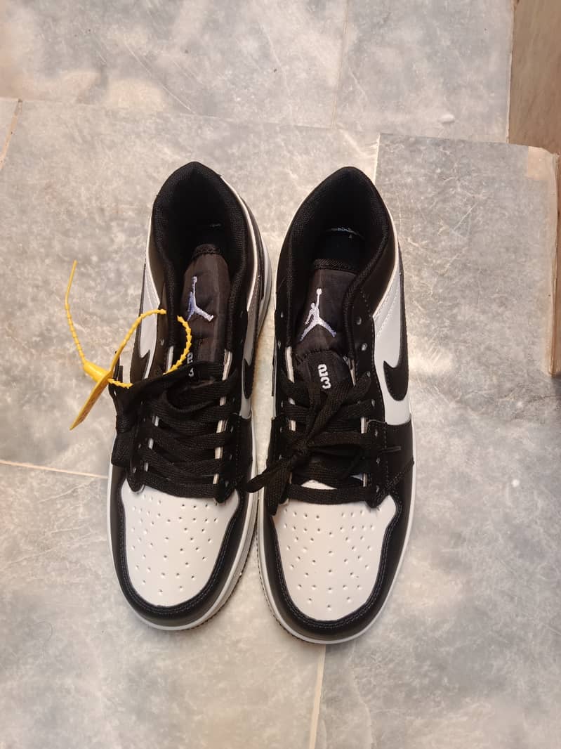 Original new nike shoes| black and white| trending sneakers| size 41 1