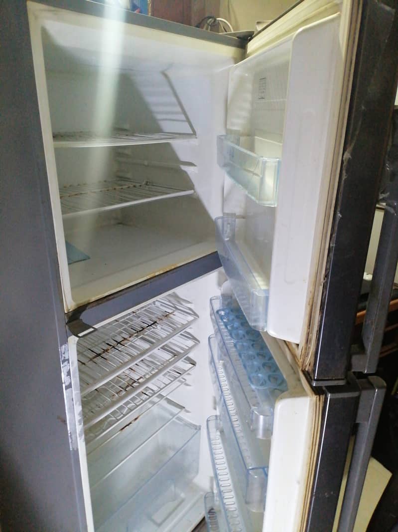 Fridge in working condition for sale 1