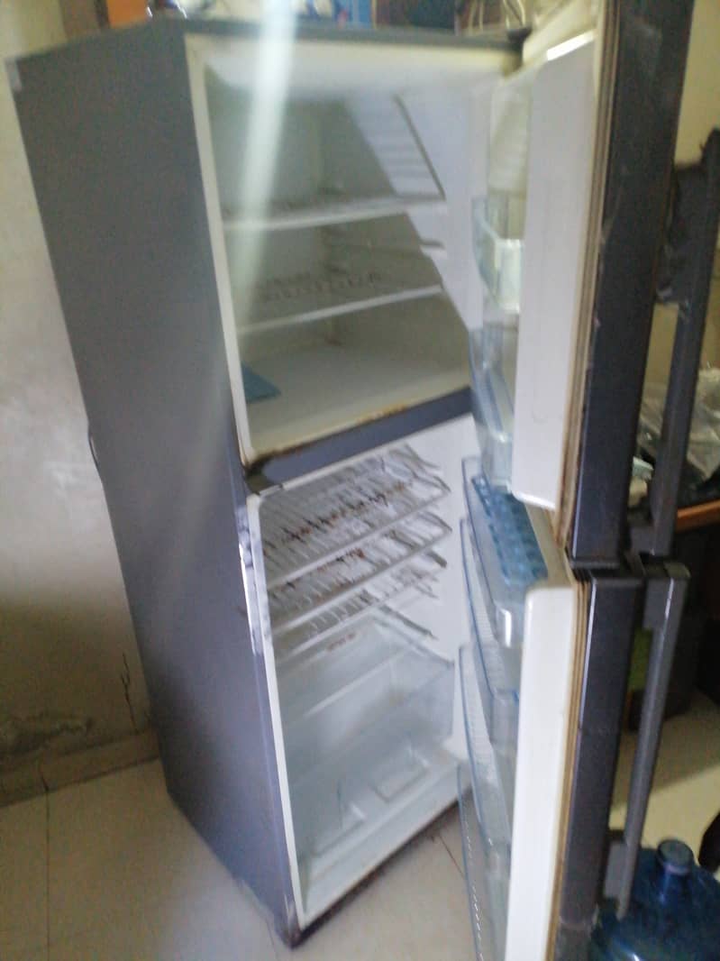 Fridge in working condition for sale 2