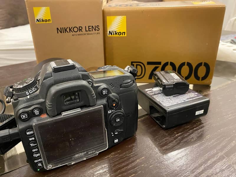 Nikon d7000 DSLR camera with nikkor 50mm f/1.8g Lenz Condition 10/10 5