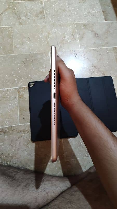 ipad 6th generation 32 gb with styllus joyroom pen ky sth 5