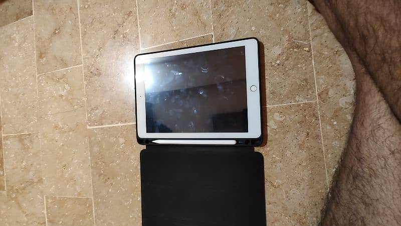 ipad 6th generation 32 gb with styllus joyroom pen ky sth 6