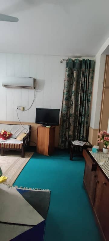 Upper portion room available in one kanal house in society for single female or bachelor girl in model town link road 0