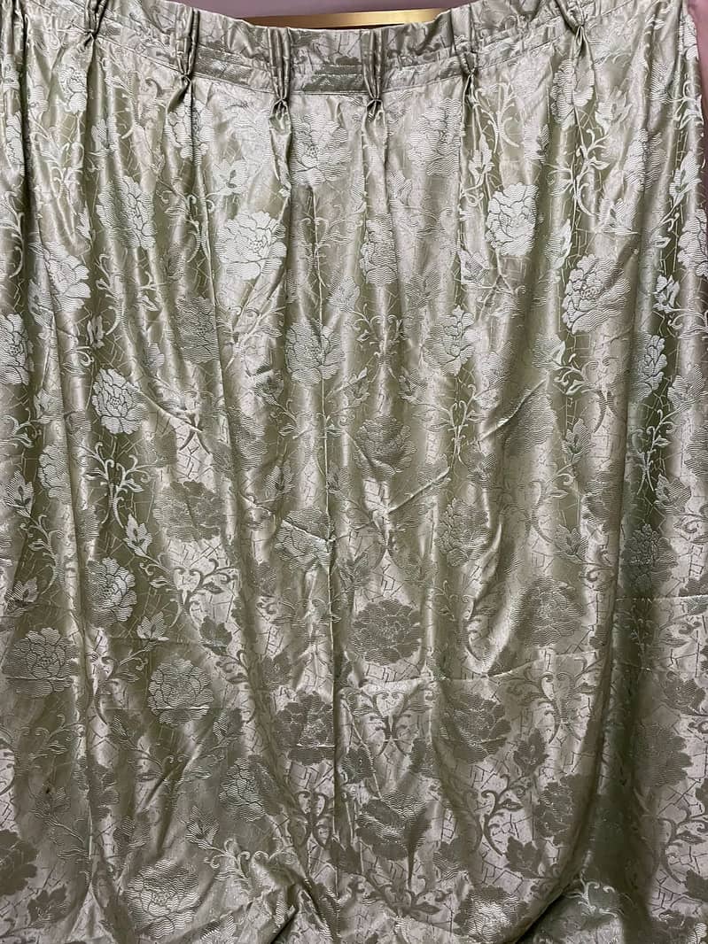 2 piece curtains in new condition 0