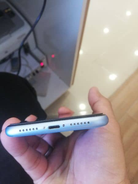 iphone XR PTA 128 6