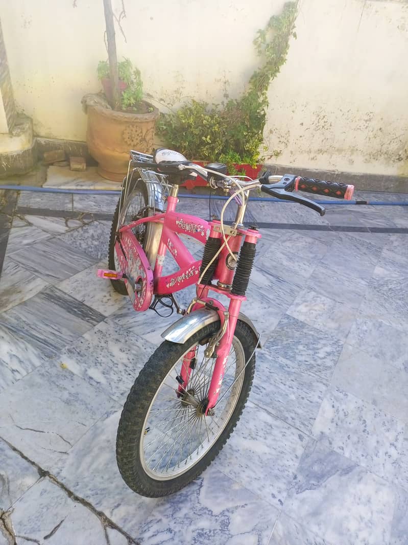 Girls bicycle in excellent condition 1