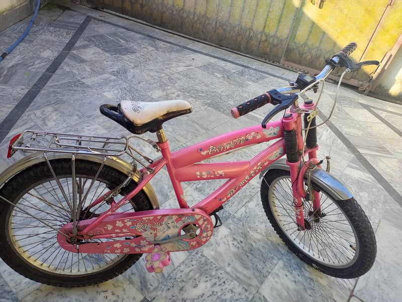 Girls bicycle in excellent condition 3