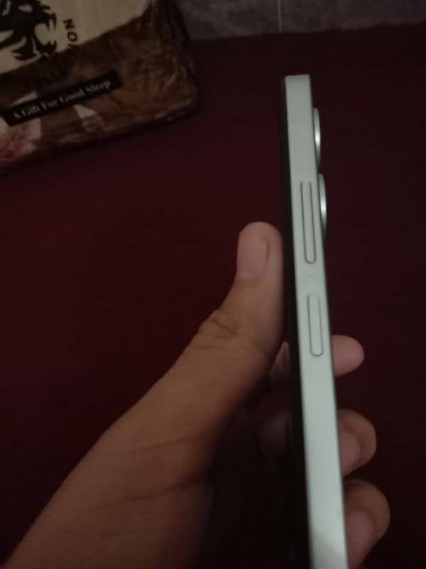 I am a student and need laptop so I want to sell my phone 3