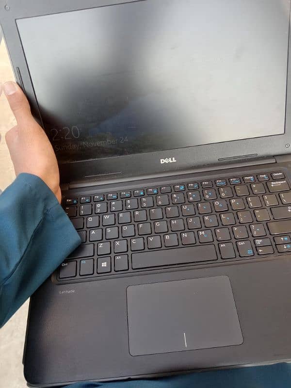 Dell chrome elite pro book. Intel i3 new laotop 4