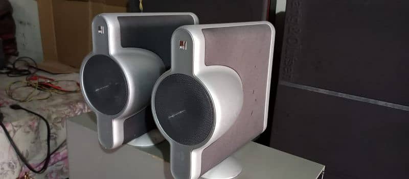 KEF KIT 100 Instant Theater 13