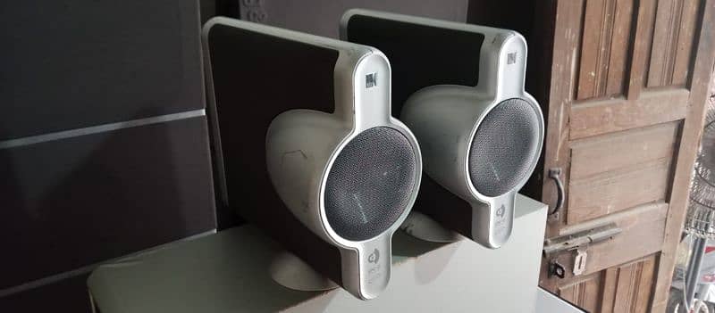 KEF KIT 100 Instant Theater 14