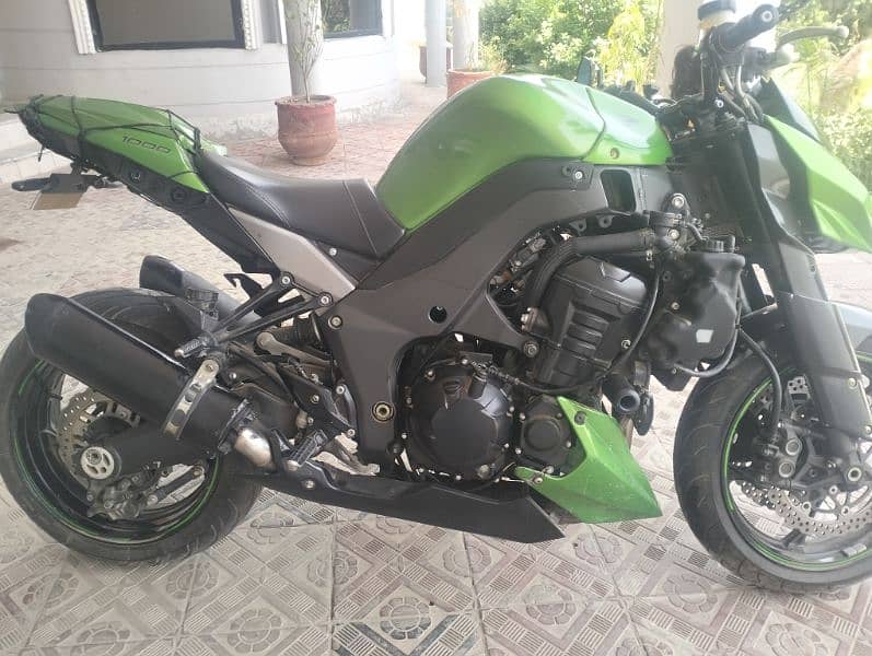 Kawasaki z 1000 heavy bike 1