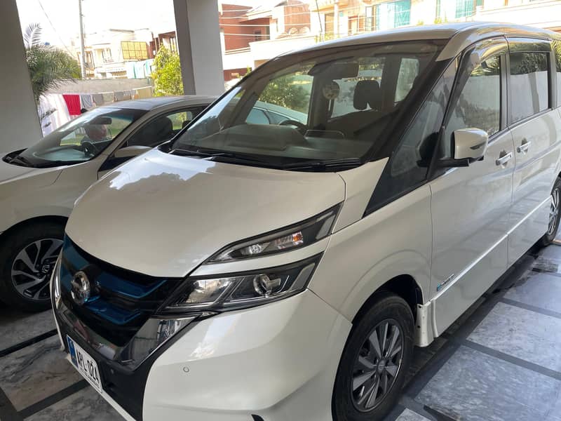 Nissan Serena e-POWER Highway Star 2019 1