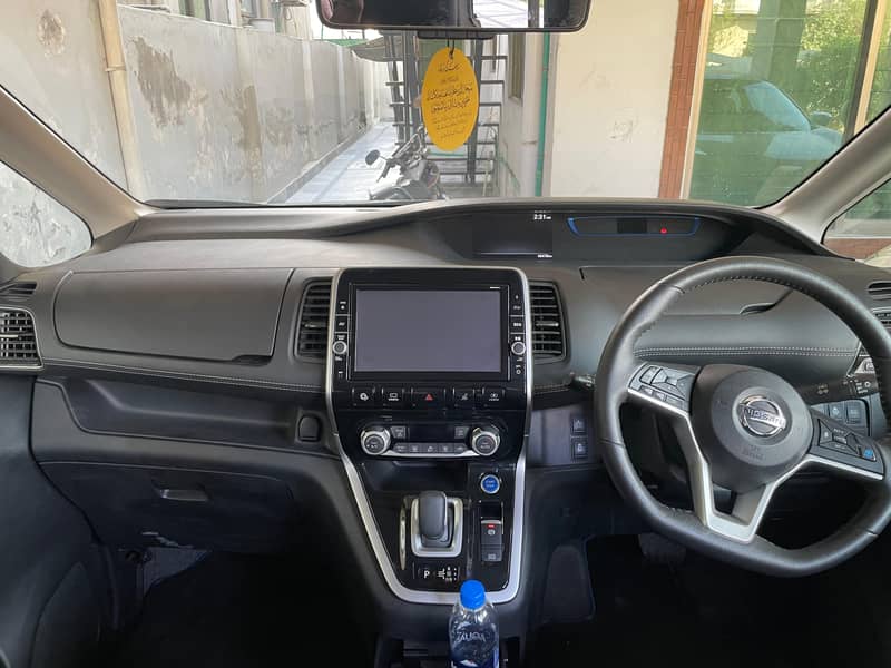 Nissan Serena e-POWER Highway Star 2019 8