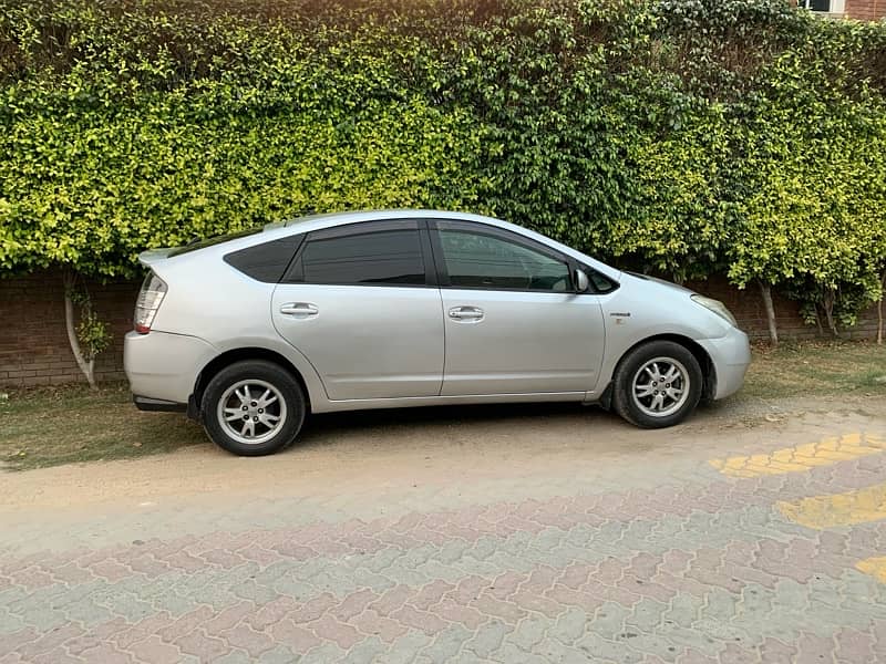 Toyota Prius s 1.5 11