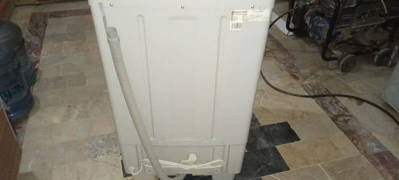 UN used washing machine 4