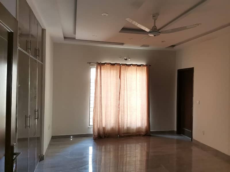 10 Marla House For Rent In Bahria Town Lahore. 2