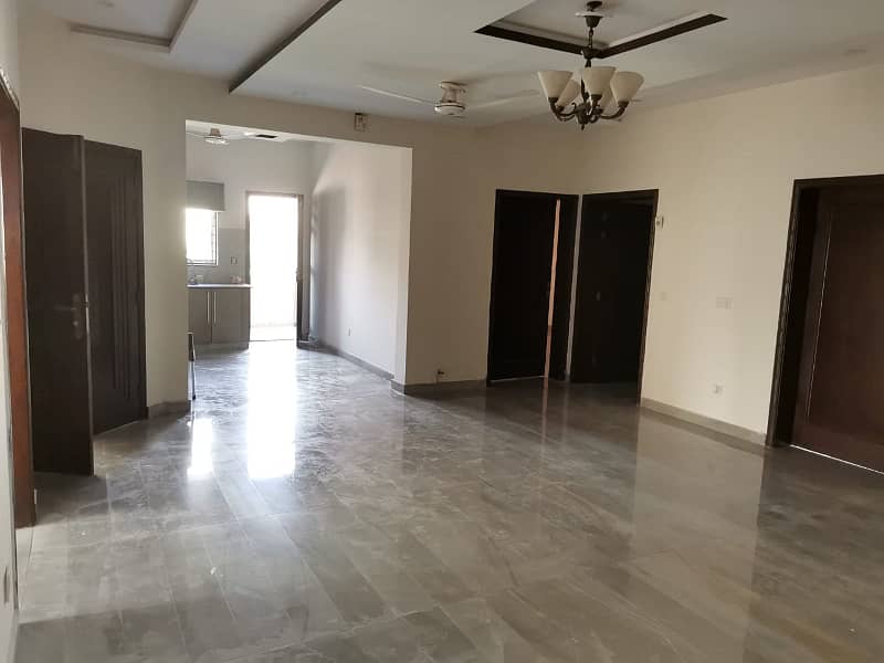 10 Marla House For Rent In Bahria Town Lahore. 5