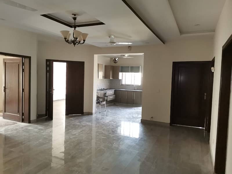 10 Marla House For Rent In Bahria Town Lahore. 6