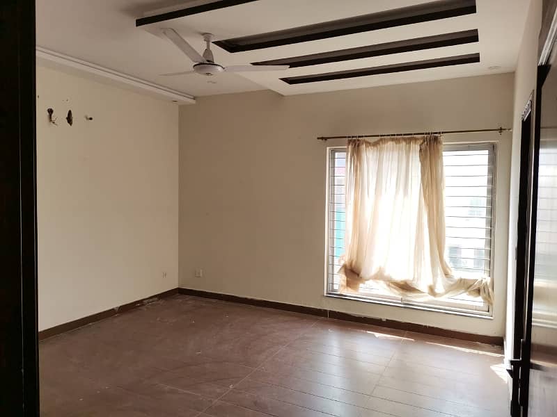 10 Marla House For Rent In Bahria Town Lahore. 7