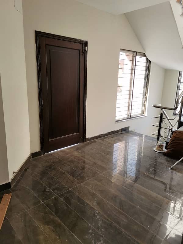 10 Marla House For Rent In Bahria Town Lahore. 12