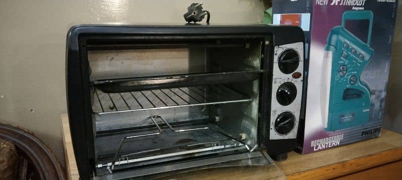 Cemex Toaster Oven and Philips Rechargeable Lantern 6