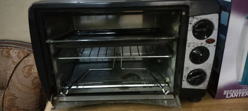 Cemex Toaster Oven and Philips Rechargeable Lantern 7