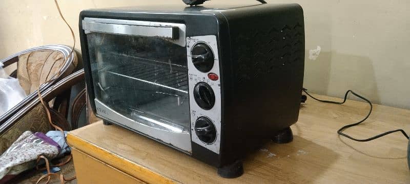 Cemex Toaster Oven and Philips Rechargeable Lantern 8