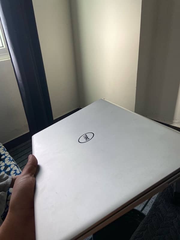 Dell Inspiron 15 3000 0