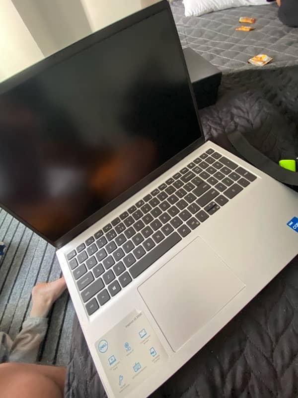 Dell Inspiron 15 3000 2