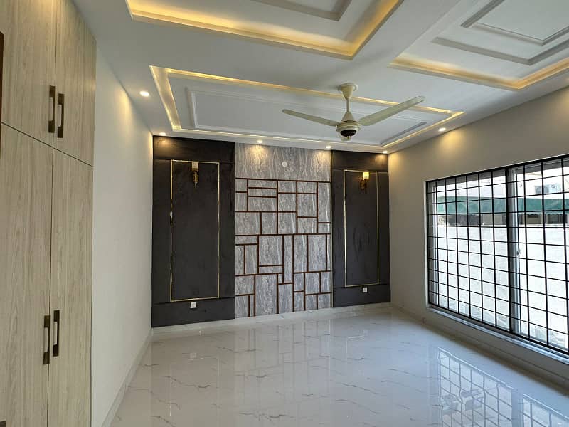 10 Marla Brand New House for Sale in Gulbahar Block, Bahria Town Lahore 18