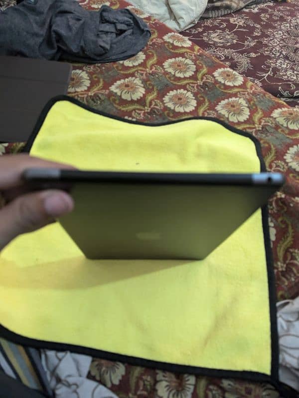 Ipad 8th Generation (Cellular Version) 4