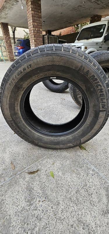 4 tyre  michllen fortuner 265/65 R 17  used for sale in good condition 1