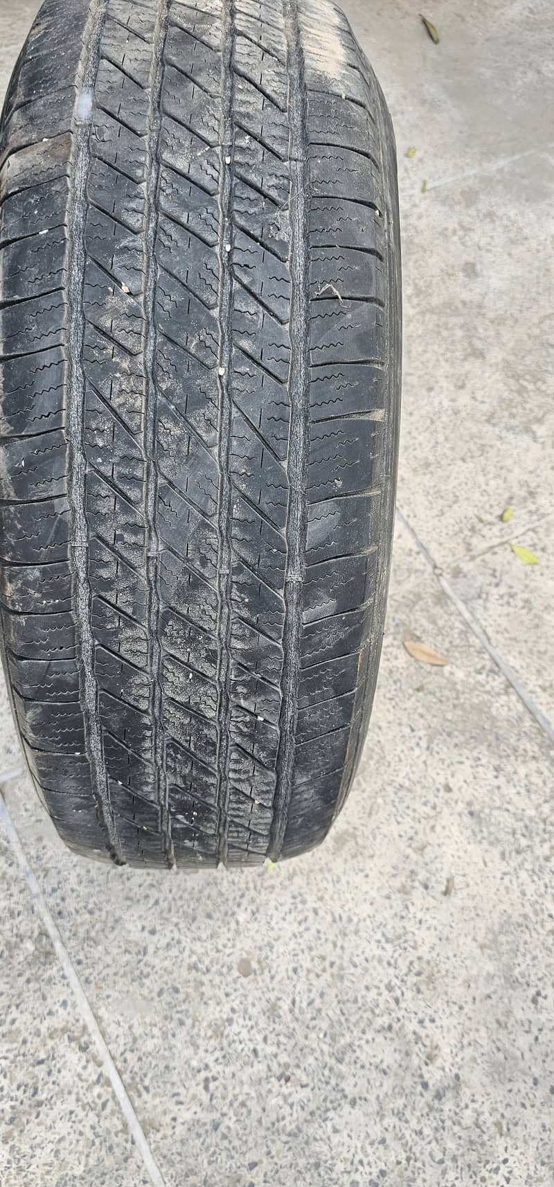 4 tyre  michllen fortuner 265/65 R 17  used for sale in good condition 5