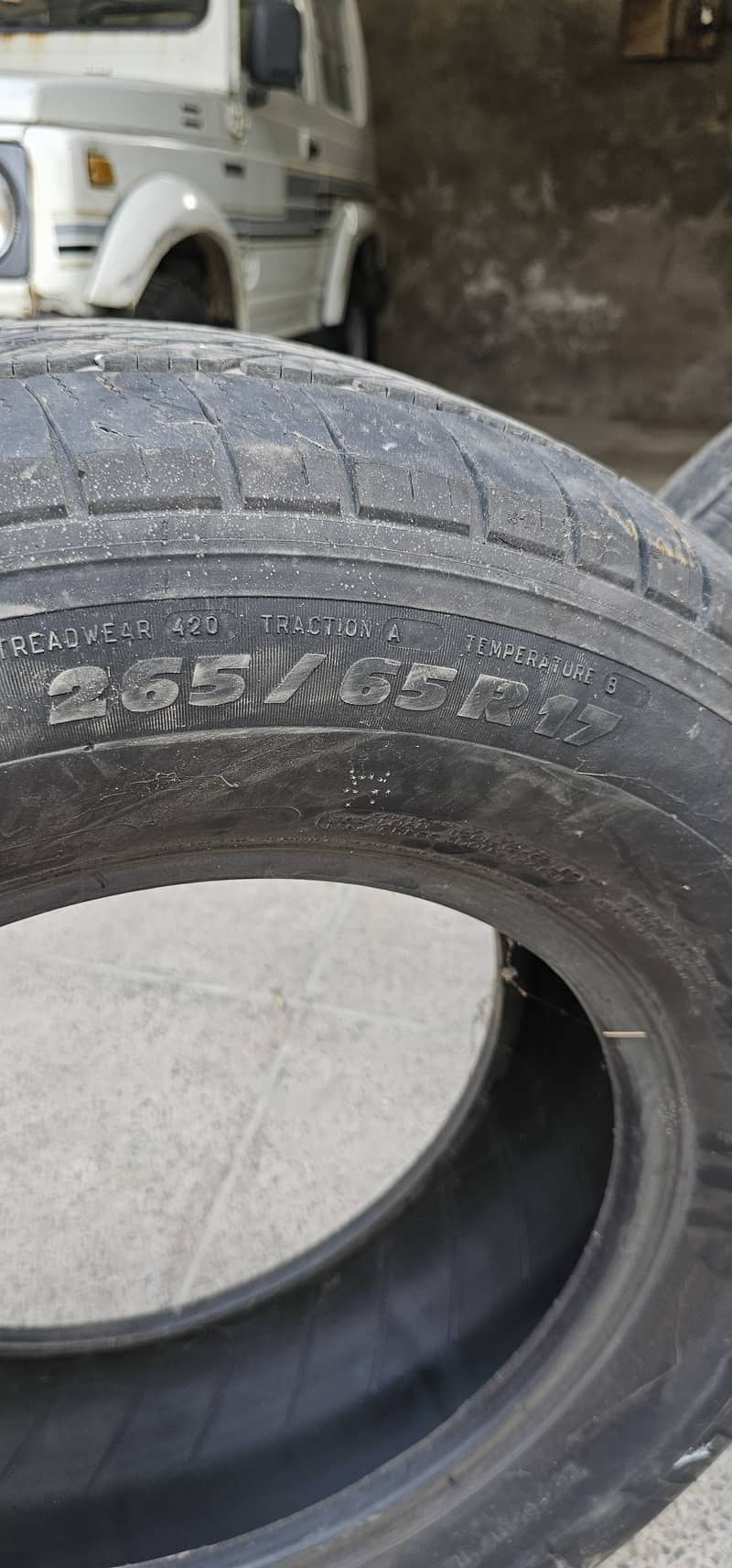 4 tyre  michllen fortuner 265/65 R 17  used for sale in good condition 6