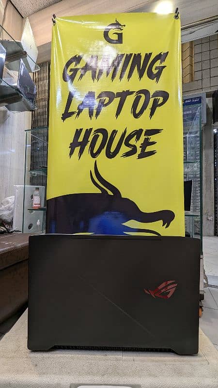 Asus ROG Strix - Gaming Laptop House 1