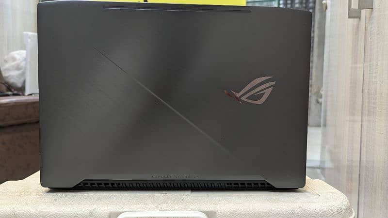 Asus ROG Strix - Gaming Laptop House 6