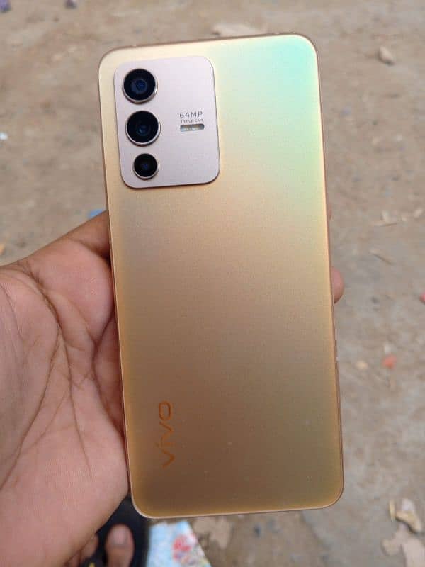 vivo v23 5G condition 9.9 hai box nhi hai 1