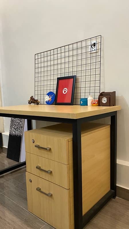 Work Desk, Chest of drawers, Wall mesh 0