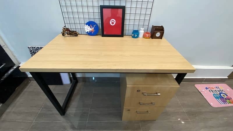 Work Desk, Chest of drawers, Wall mesh 1